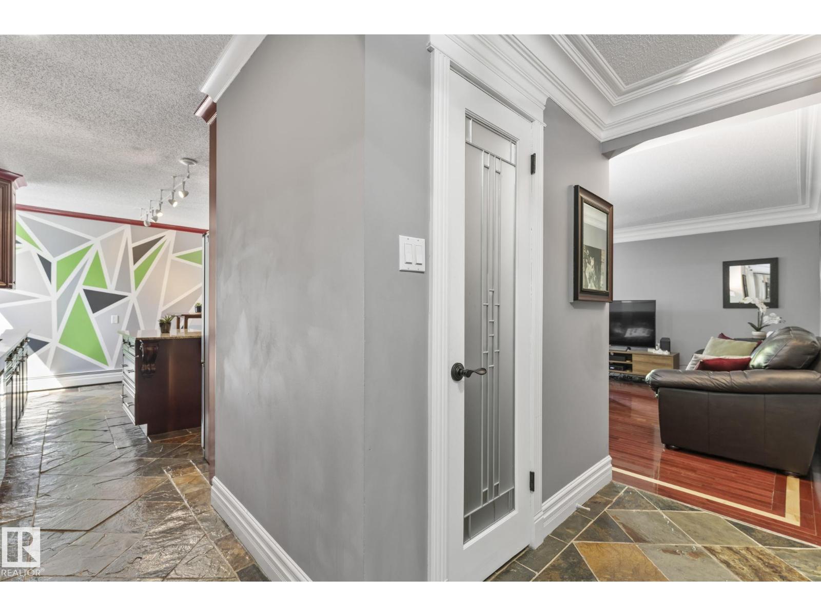 #405 10745 83 AV NW - 5