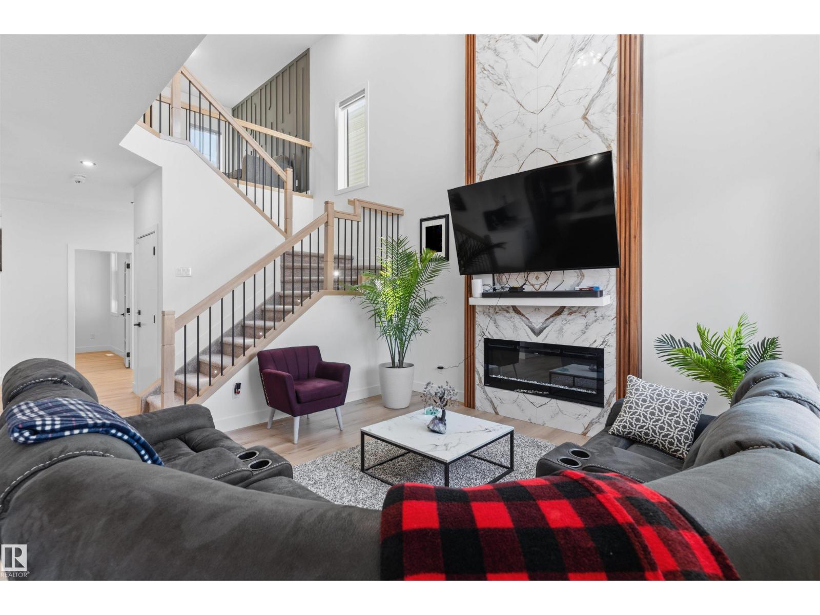 439 Roberts Crescent - 10