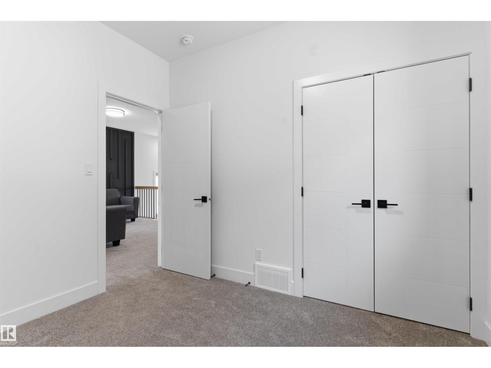 439 Roberts Crescent - 27