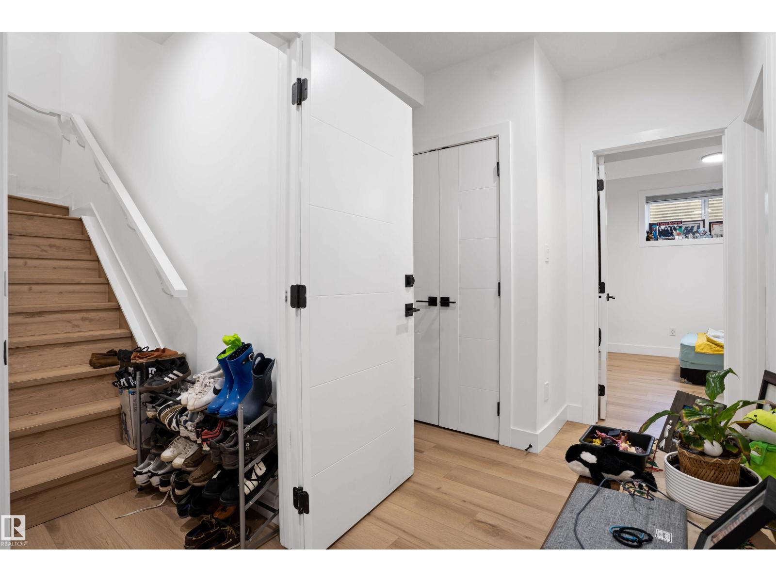 439 Roberts Crescent - 34
