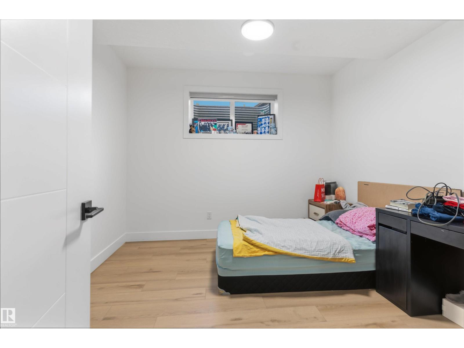 439 Roberts Crescent - 37