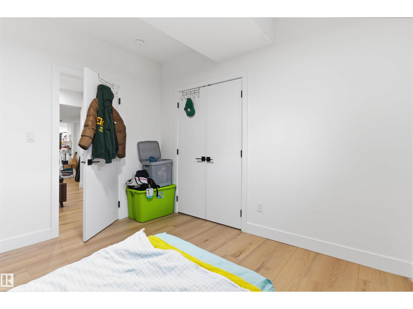 439 Roberts Crescent - 38
