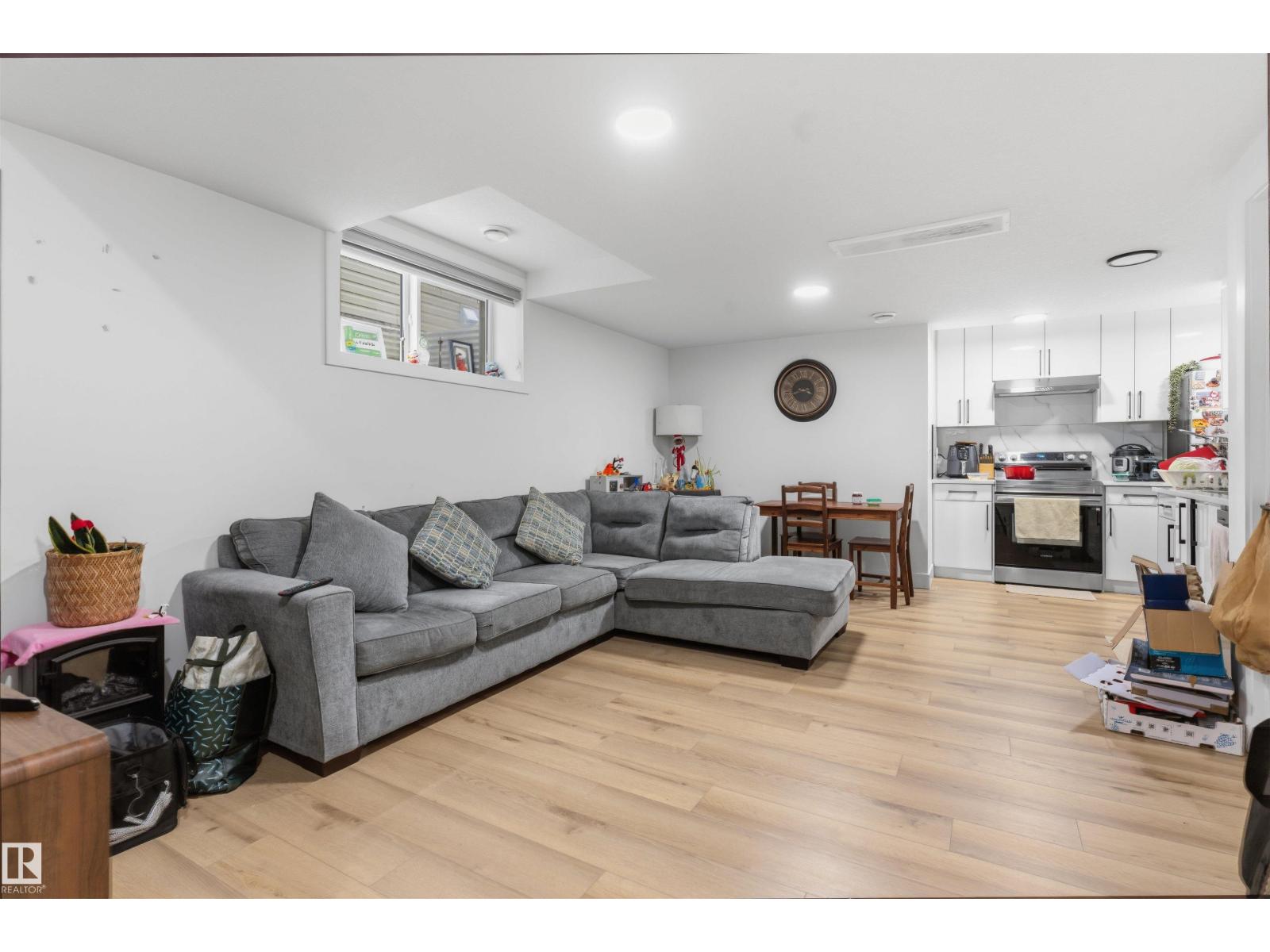 439 Roberts Crescent - 40