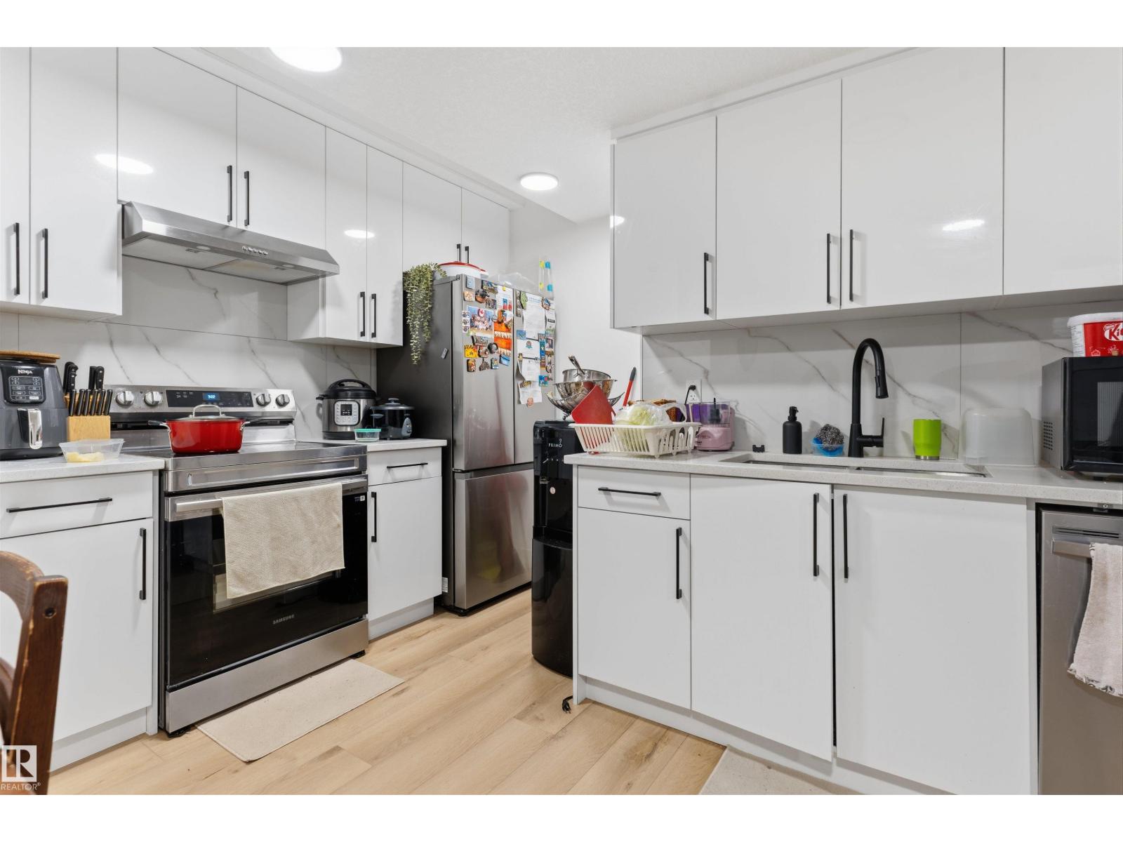 439 Roberts Crescent - 42