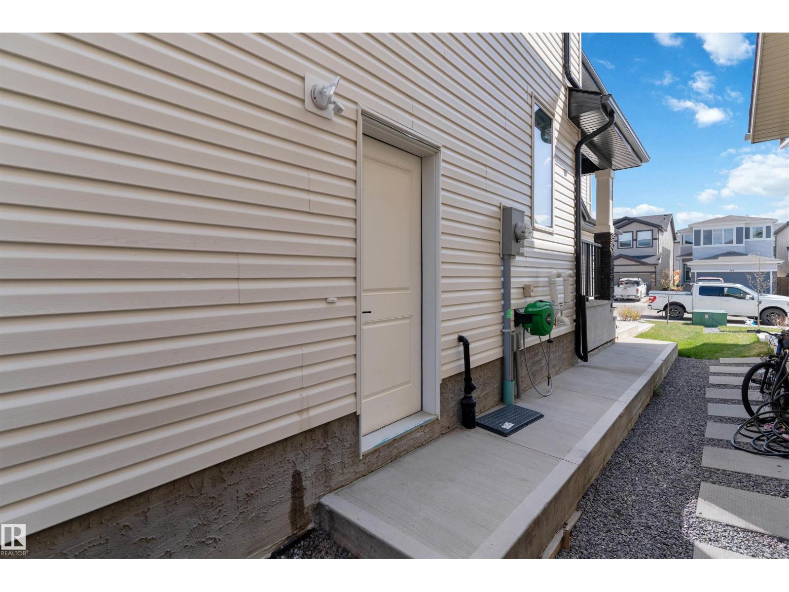 439 Roberts Crescent - 46