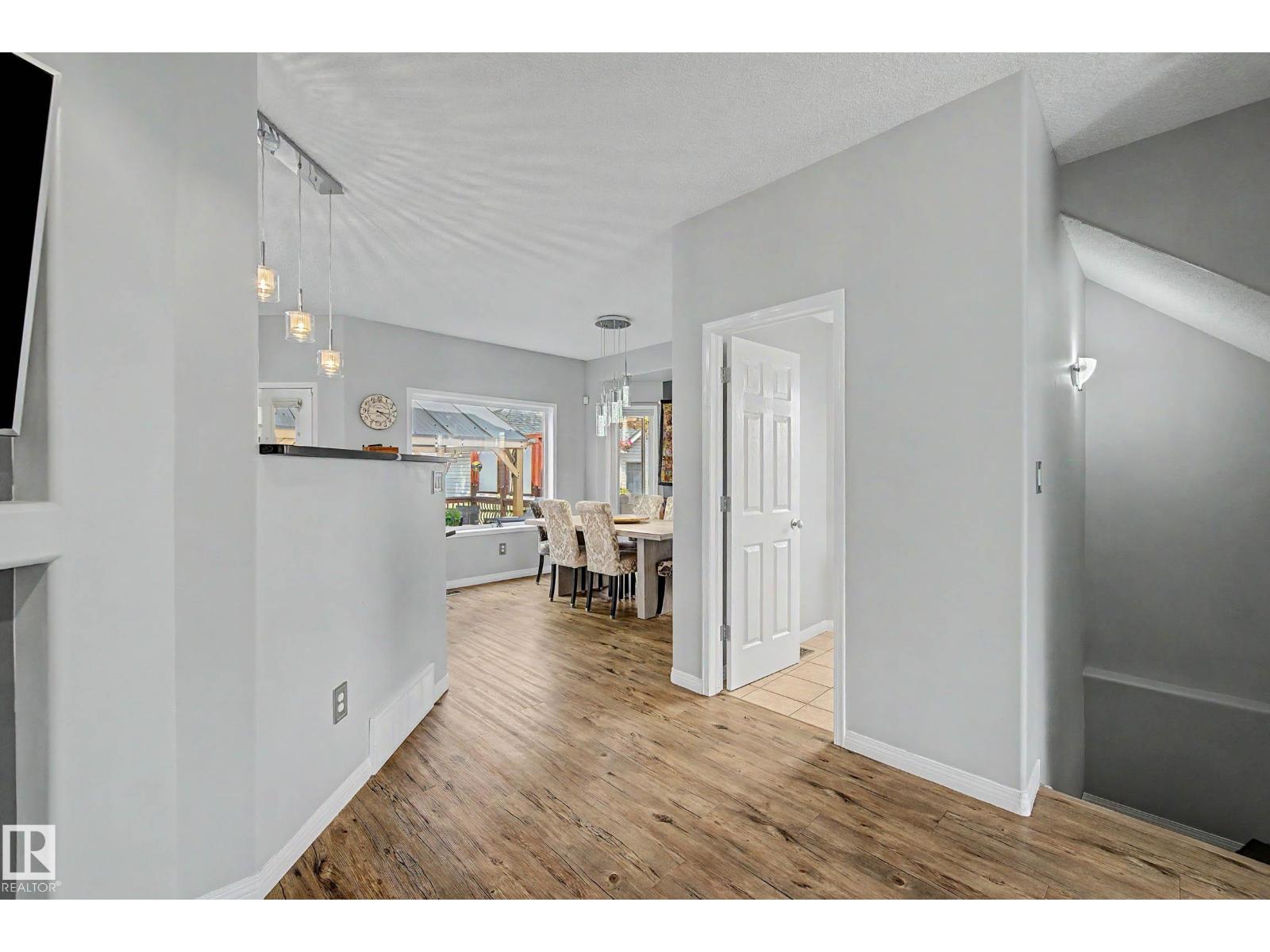 9130 100A AV NW - 10