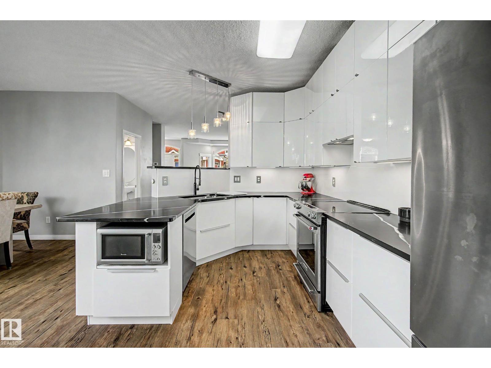 9130 100A AV NW - 12