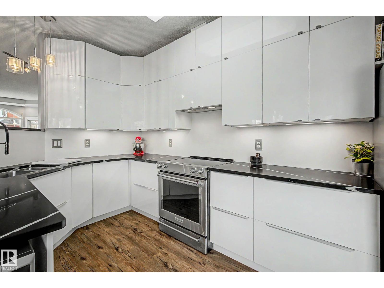 9130 100A AV NW - 13