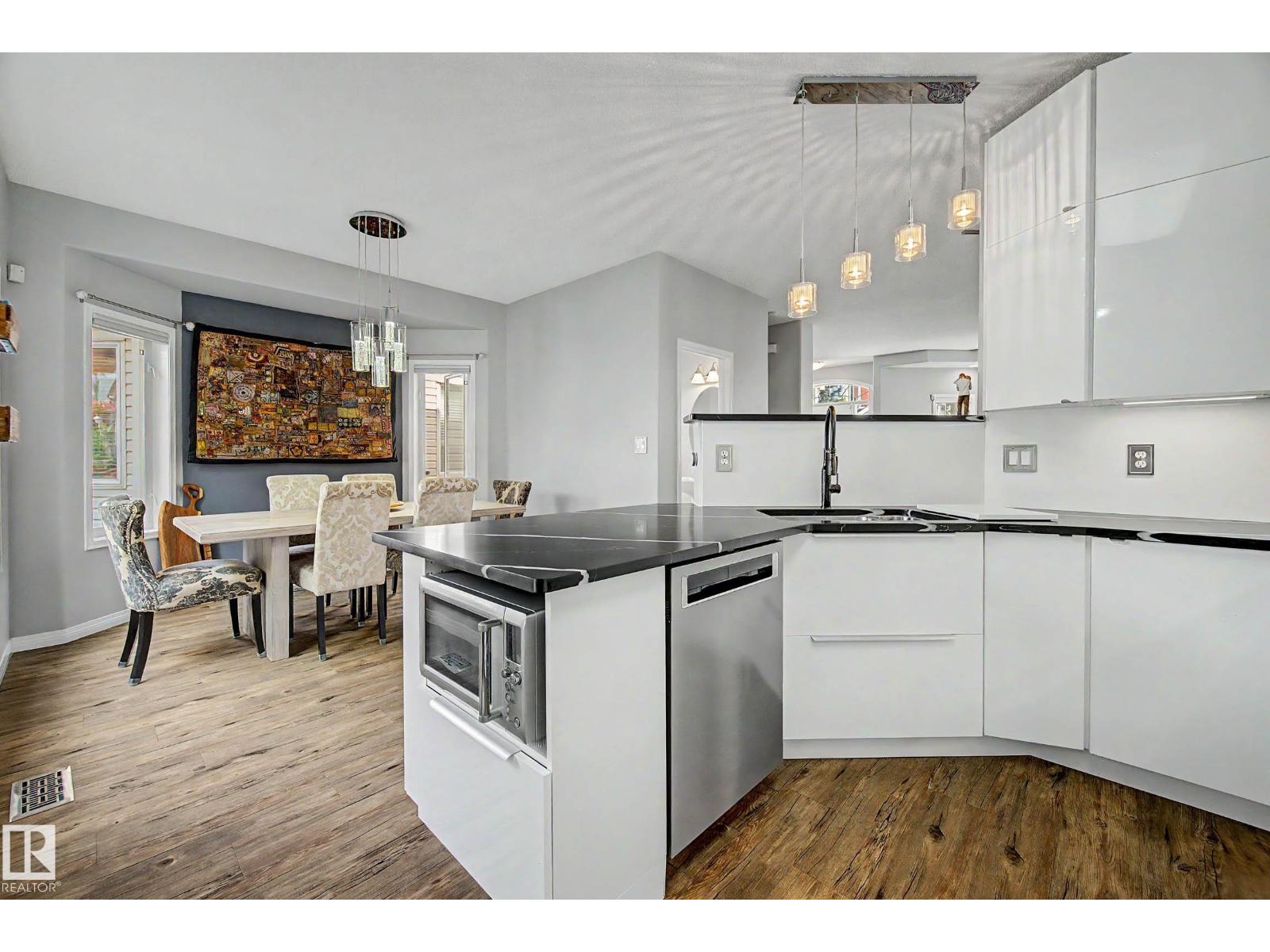 9130 100A AV NW - 15