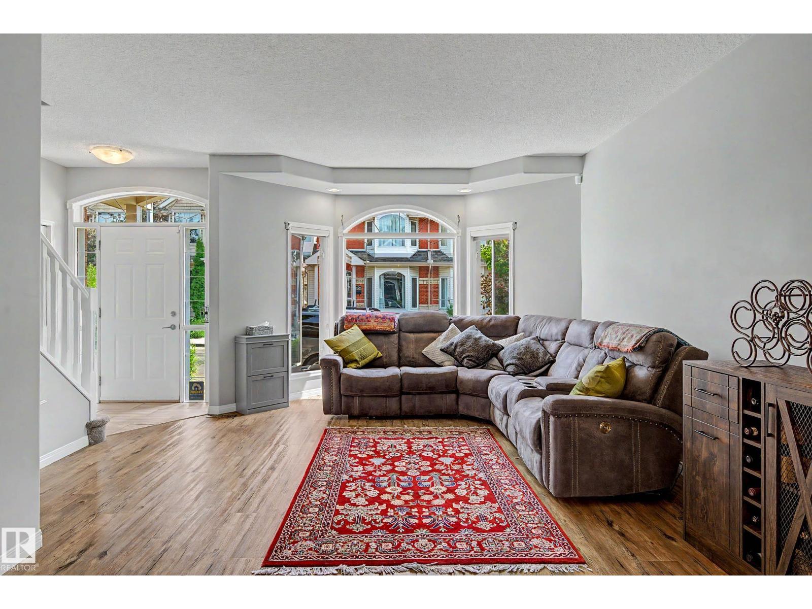 9130 100A AV NW - 5