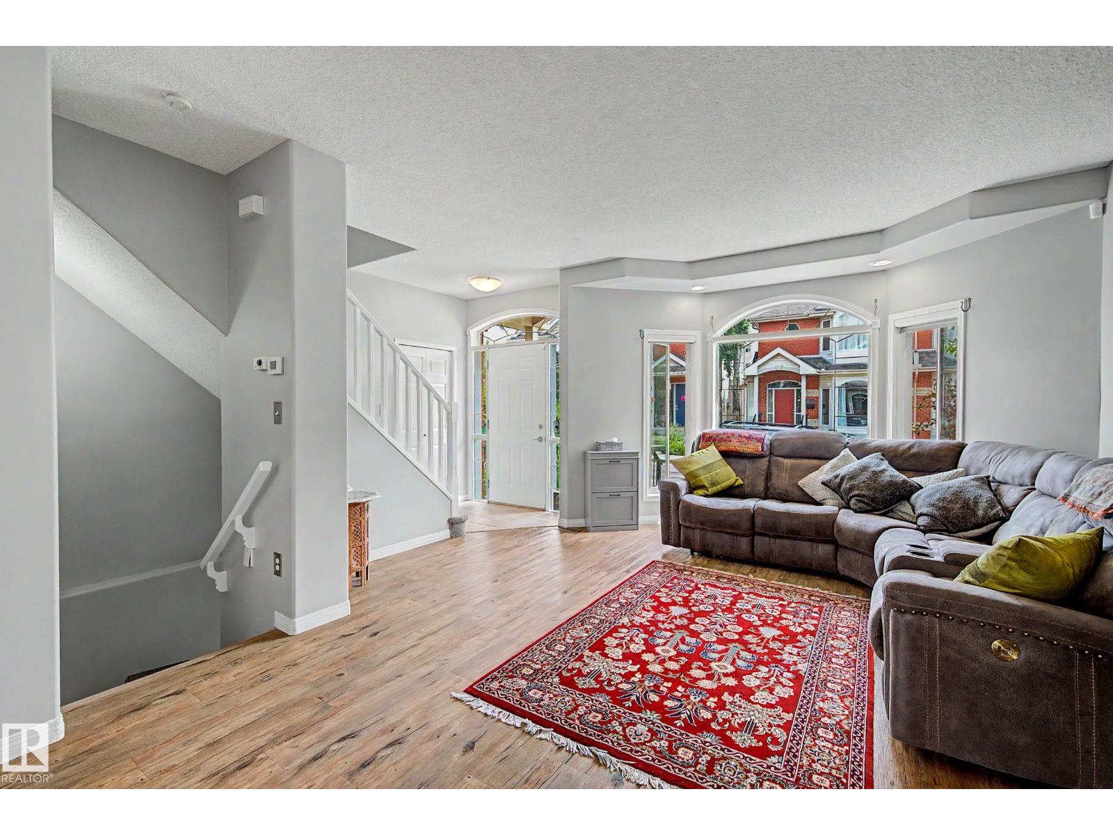 9130 100A AV NW - 6