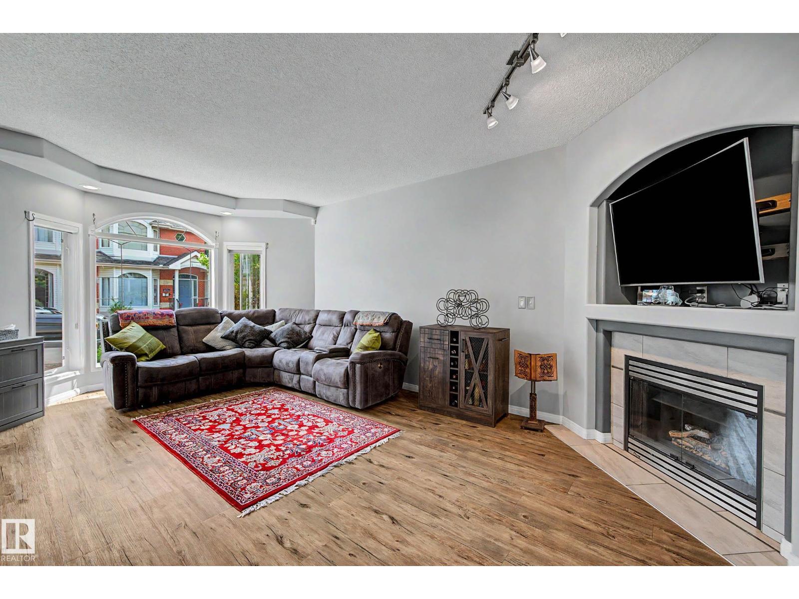 9130 100A AV NW - 7