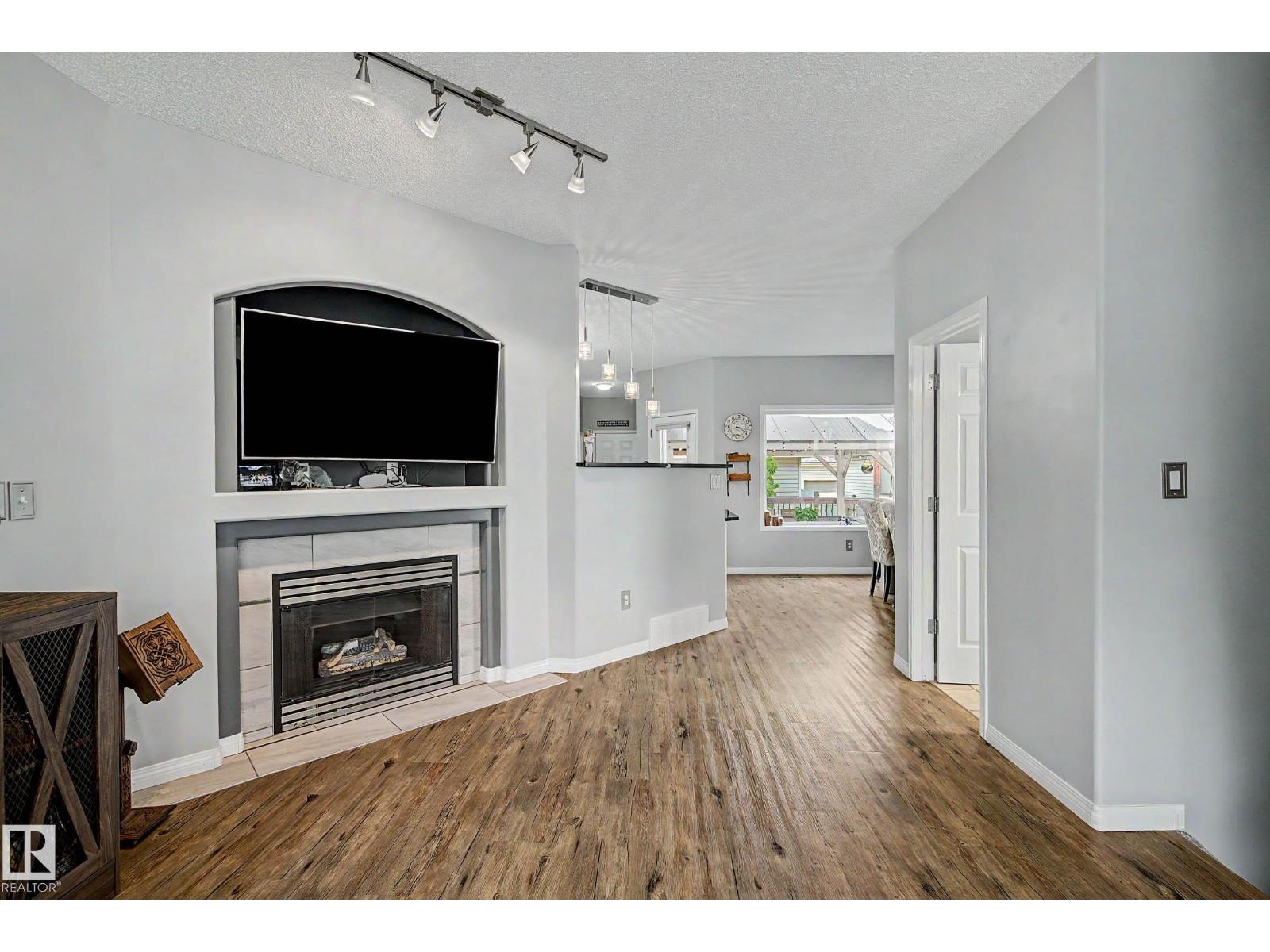 9130 100A AV NW - 8