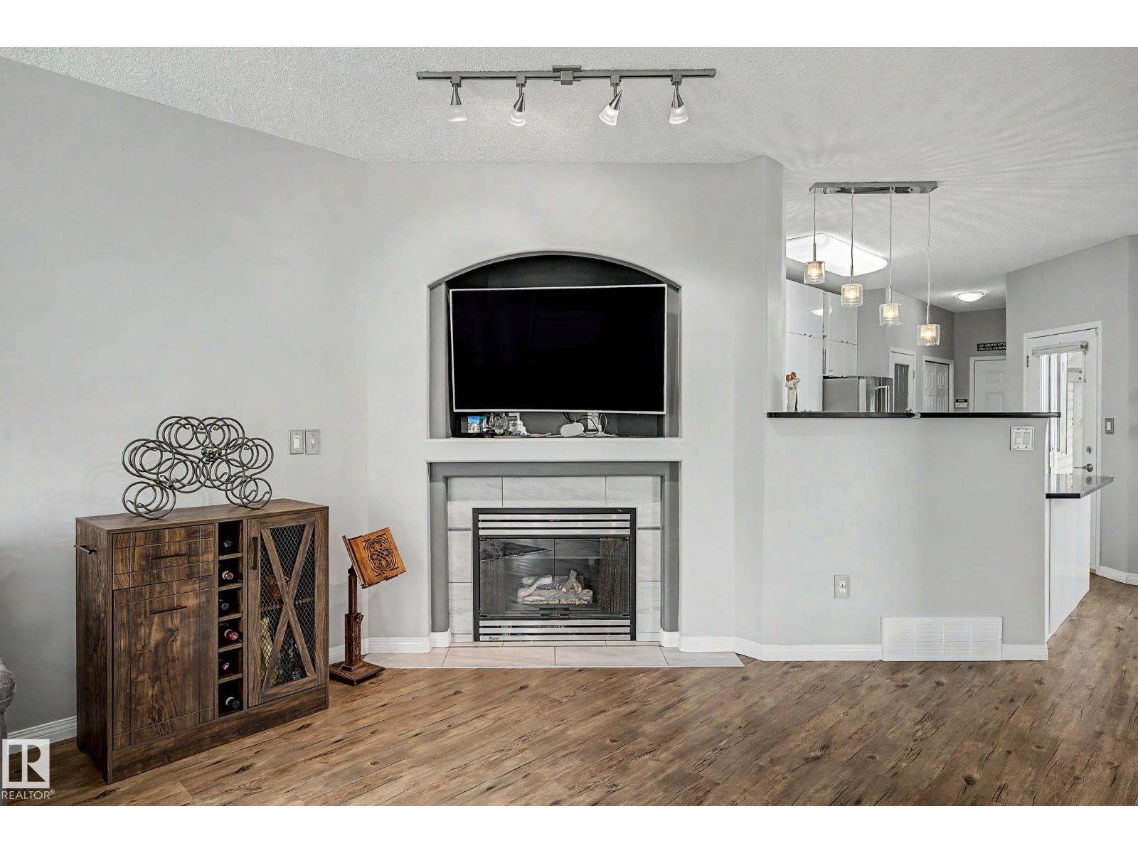 9130 100A AV NW - 9