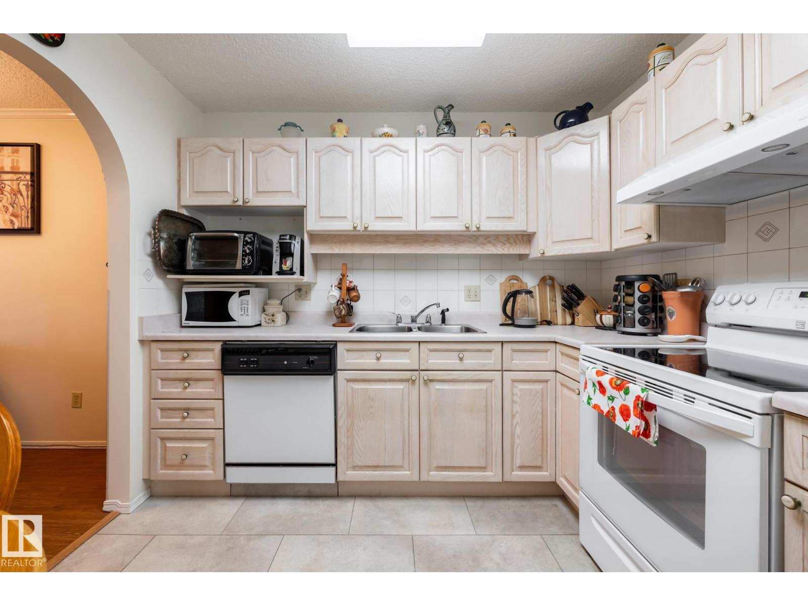 #310 17151 94A AV NW - Image 11