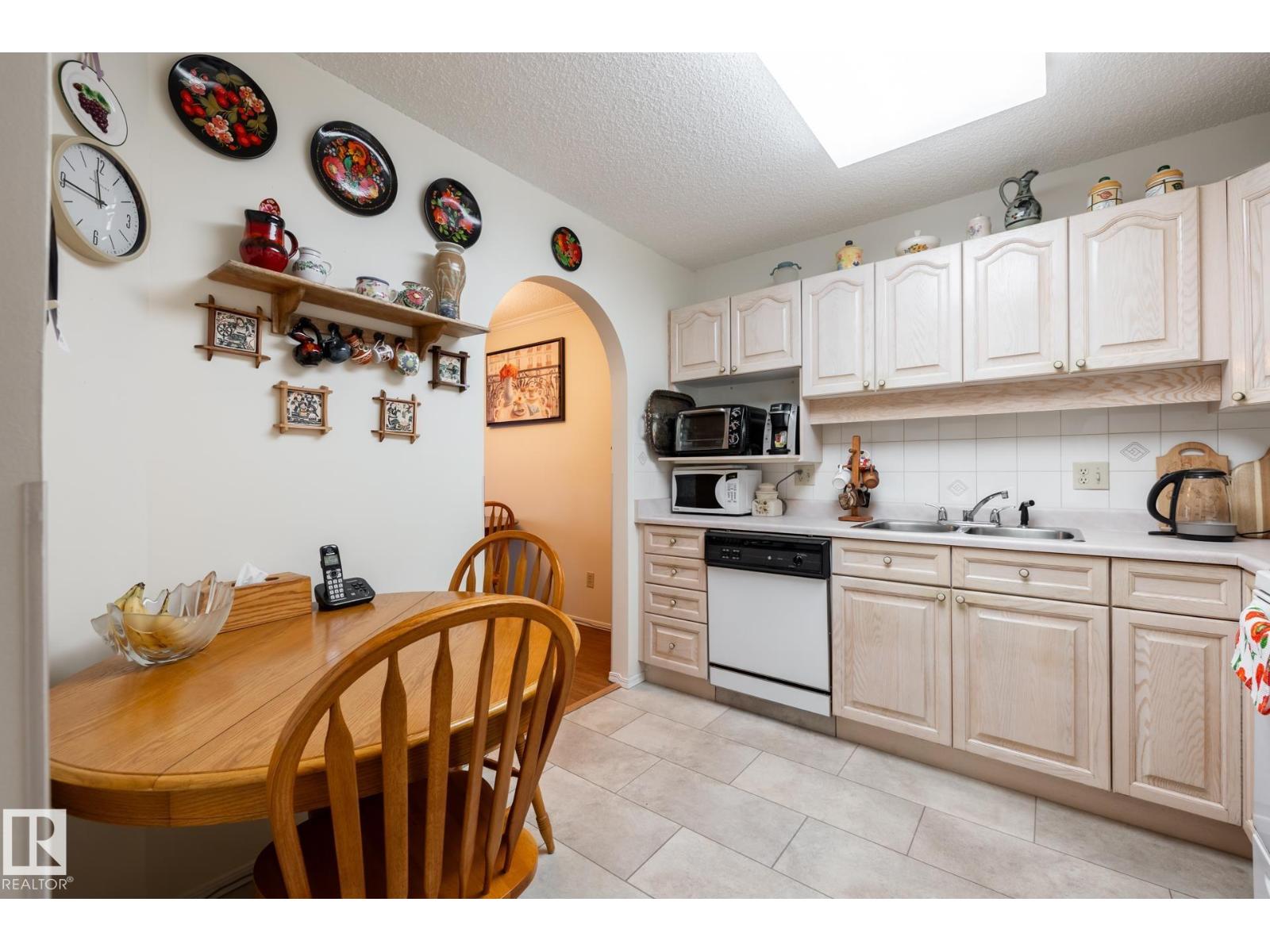 #310 17151 94A AV NW - 14