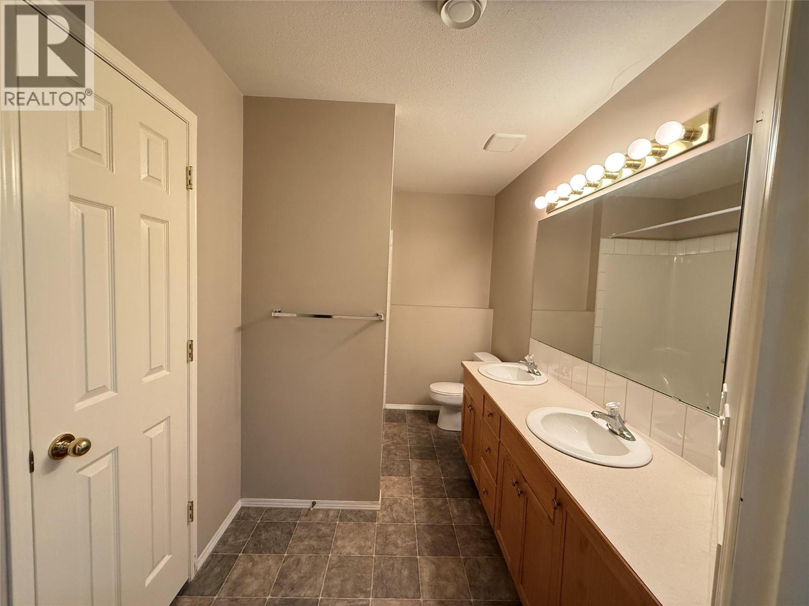 18A Wolf Crescent - 32
