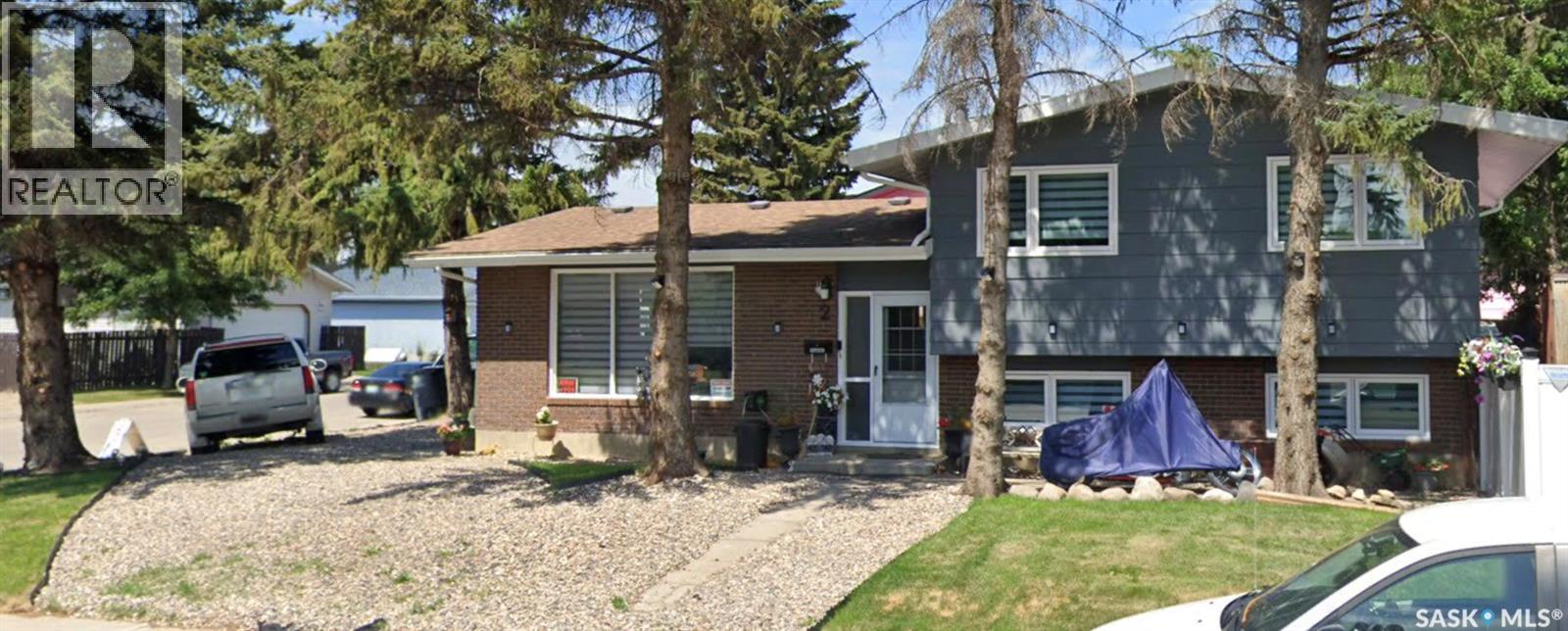 2 McDougall CRESCENT - 1
