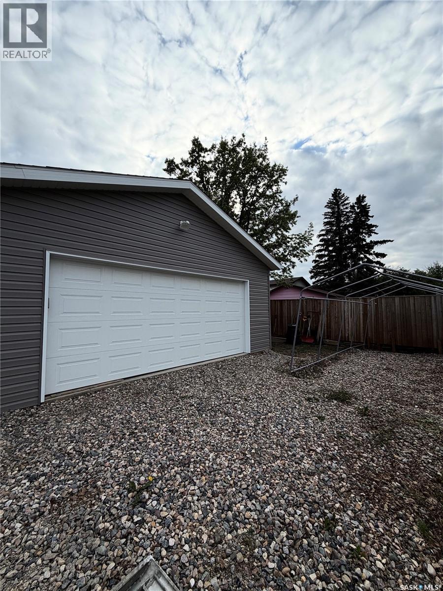 2 McDougall CRESCENT - 26