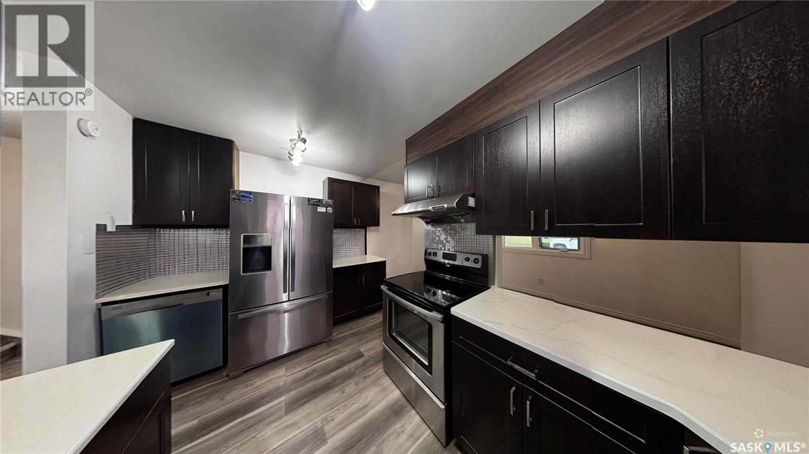 2 McDougall CRESCENT - 7