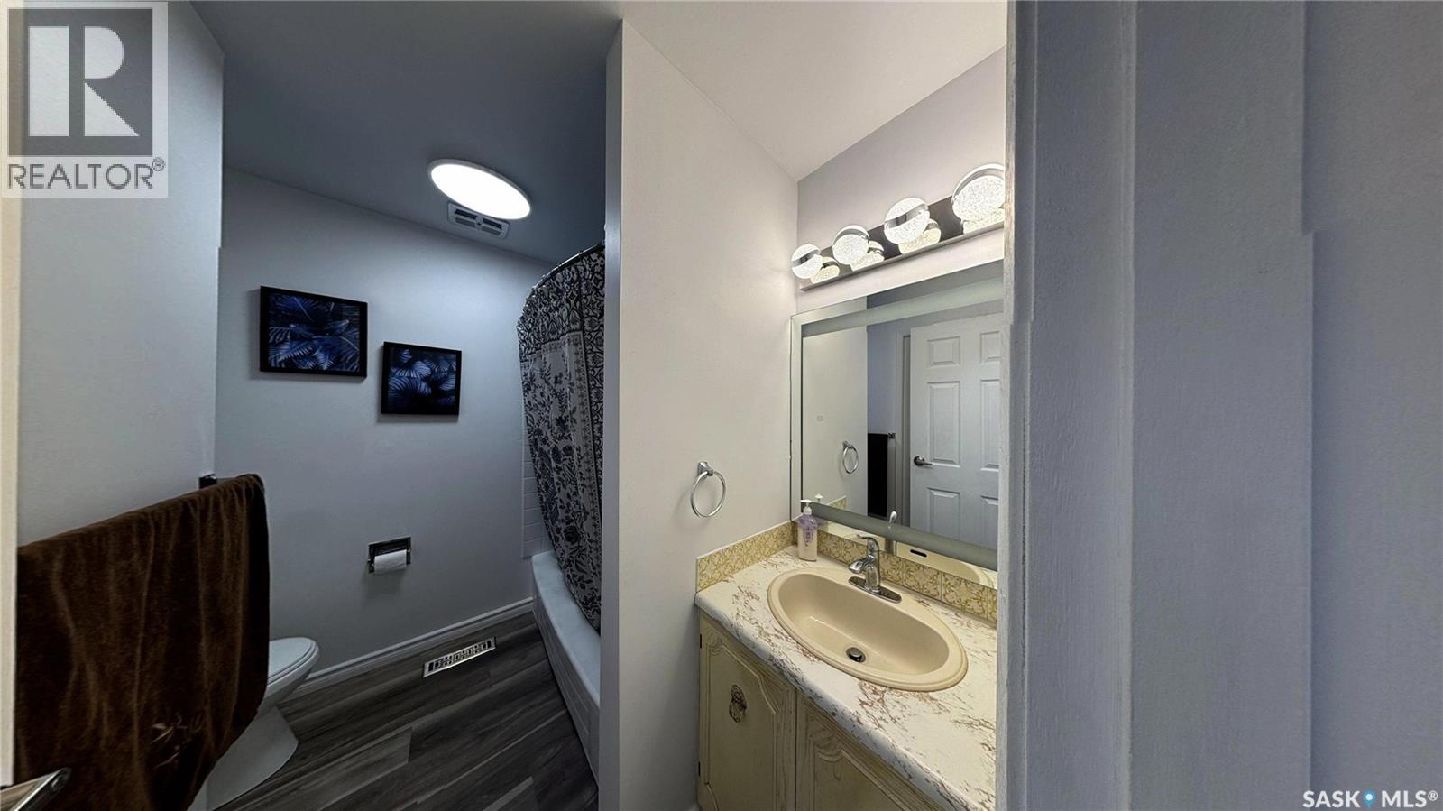 2 McDougall CRESCENT - 9