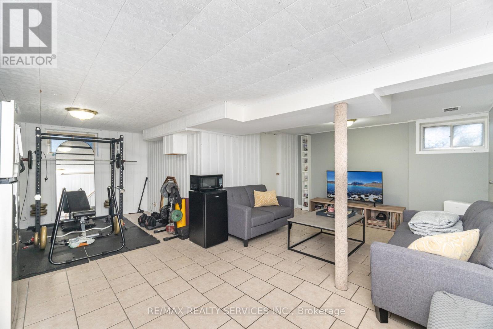 85 ELDOMAR AVENUE - 28