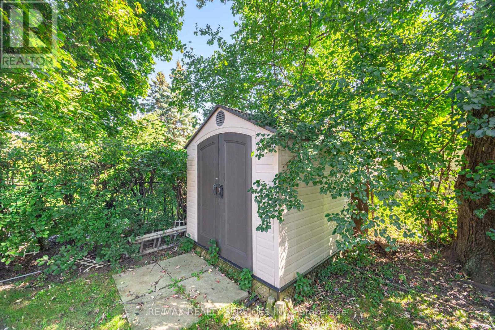 85 ELDOMAR AVENUE - 39