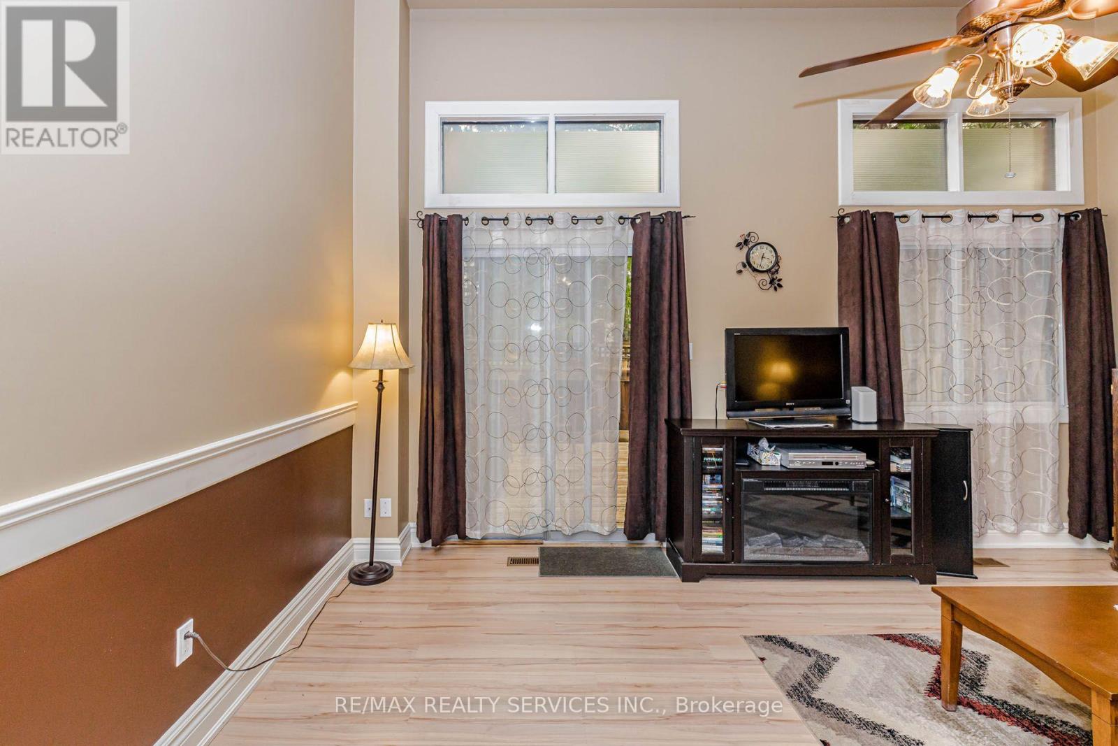 47 DAWSON CRESCENT - 10