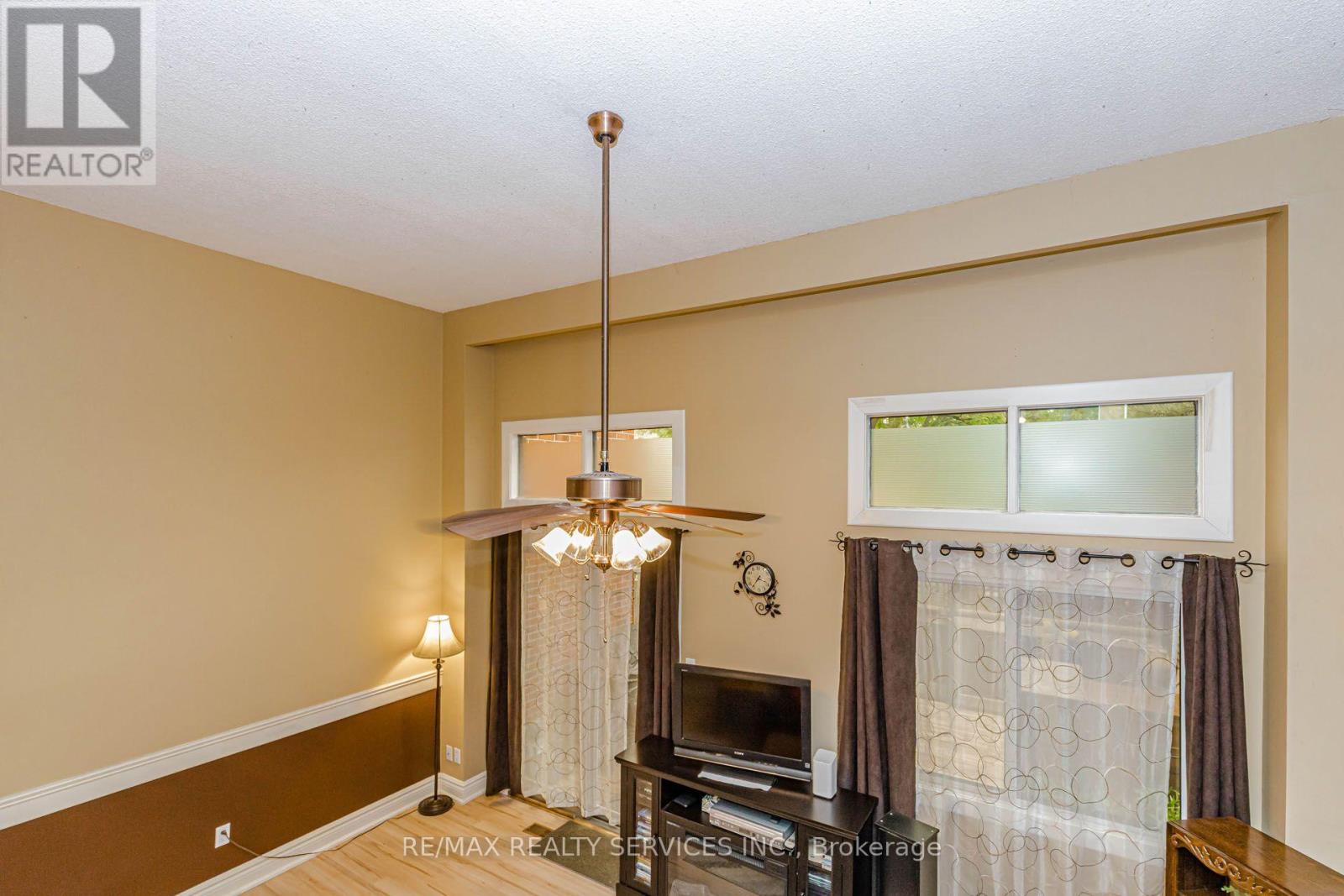 47 DAWSON CRESCENT - 15