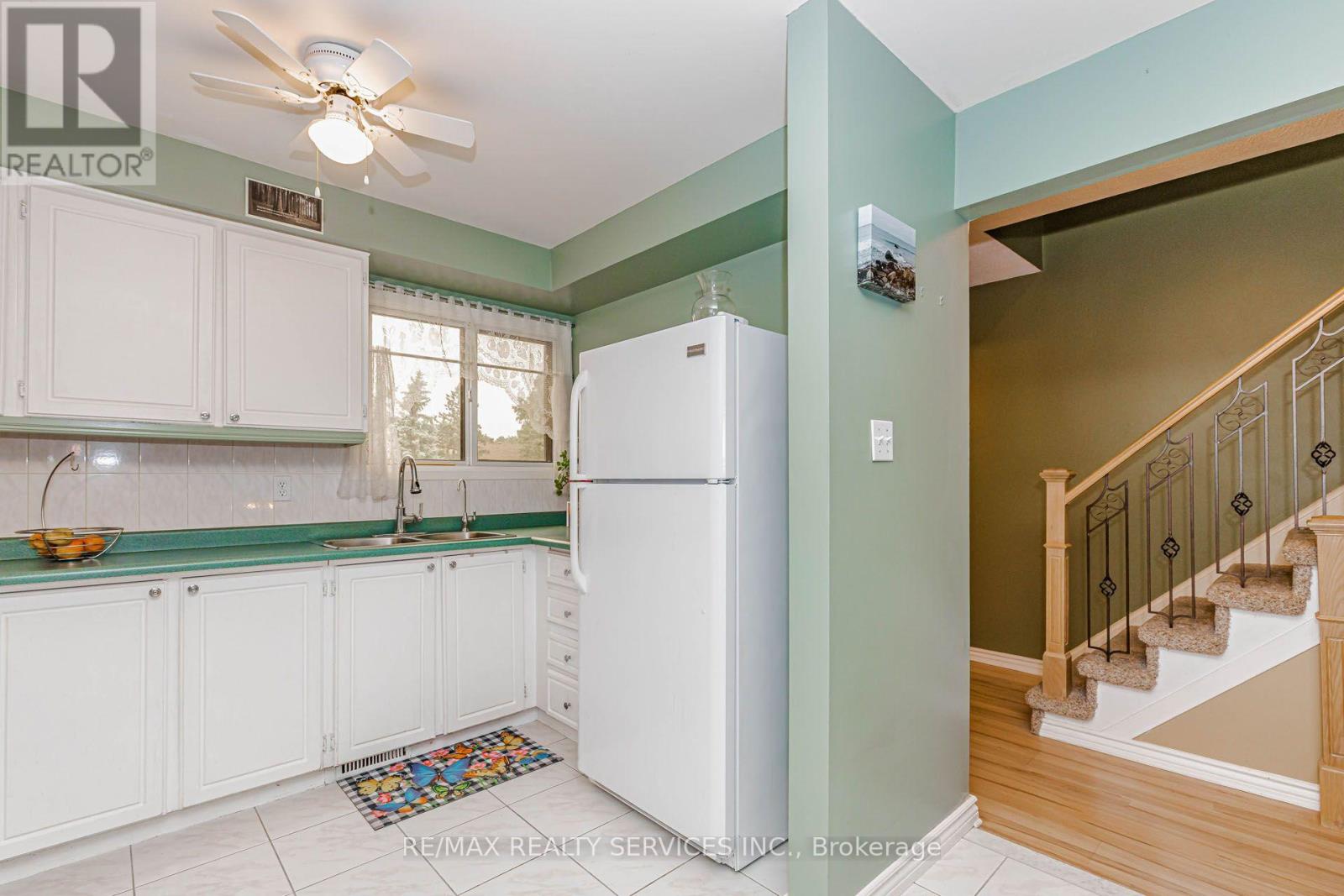 47 DAWSON CRESCENT - 18