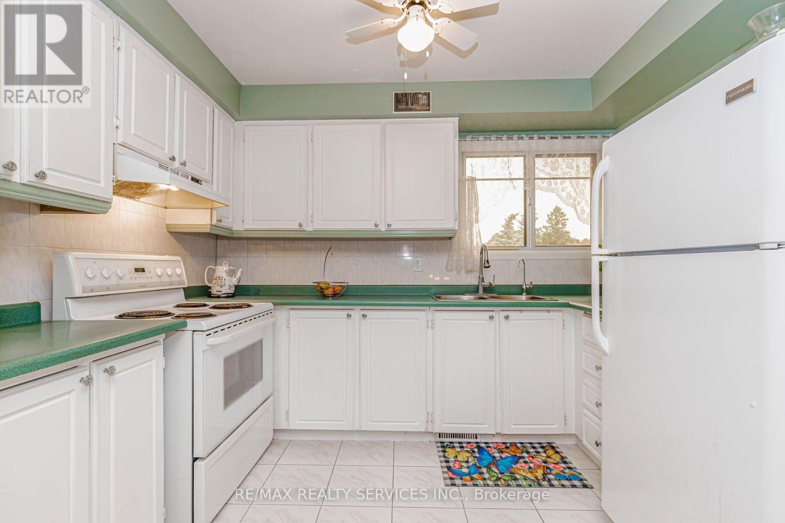 47 DAWSON CRESCENT - 19