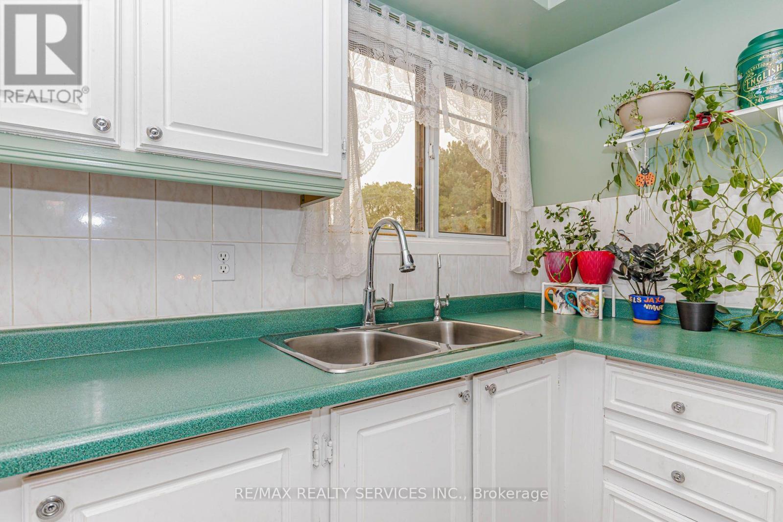 47 DAWSON CRESCENT - 21