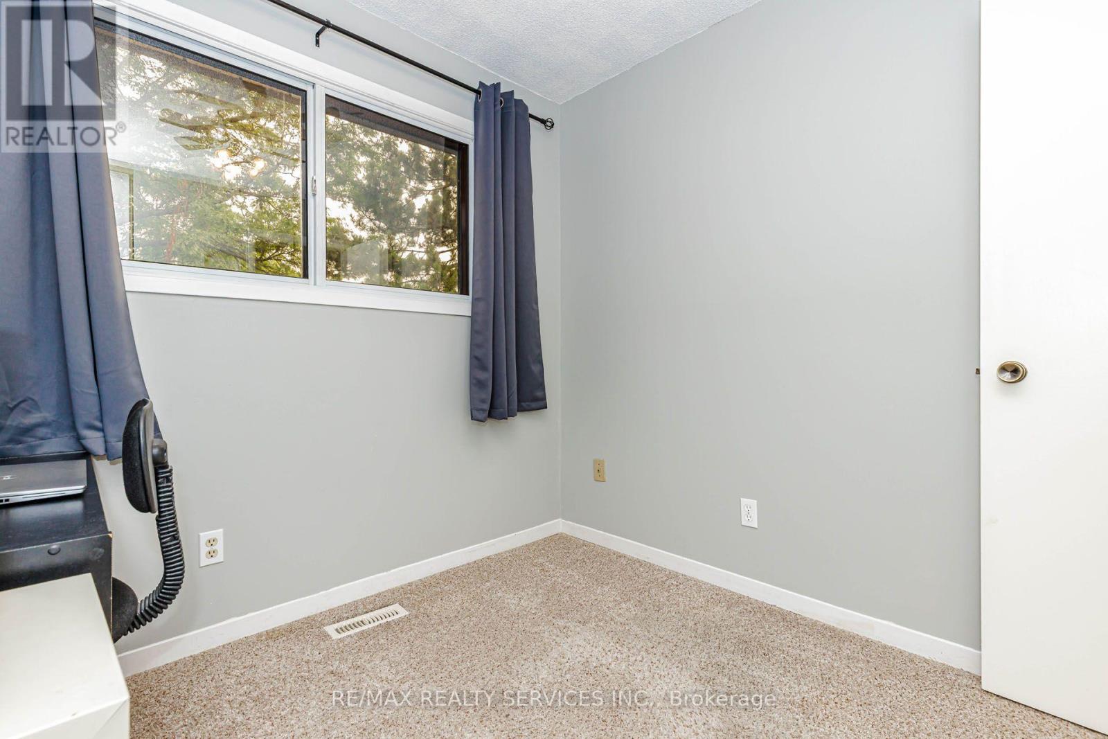 47 DAWSON CRESCENT - 26