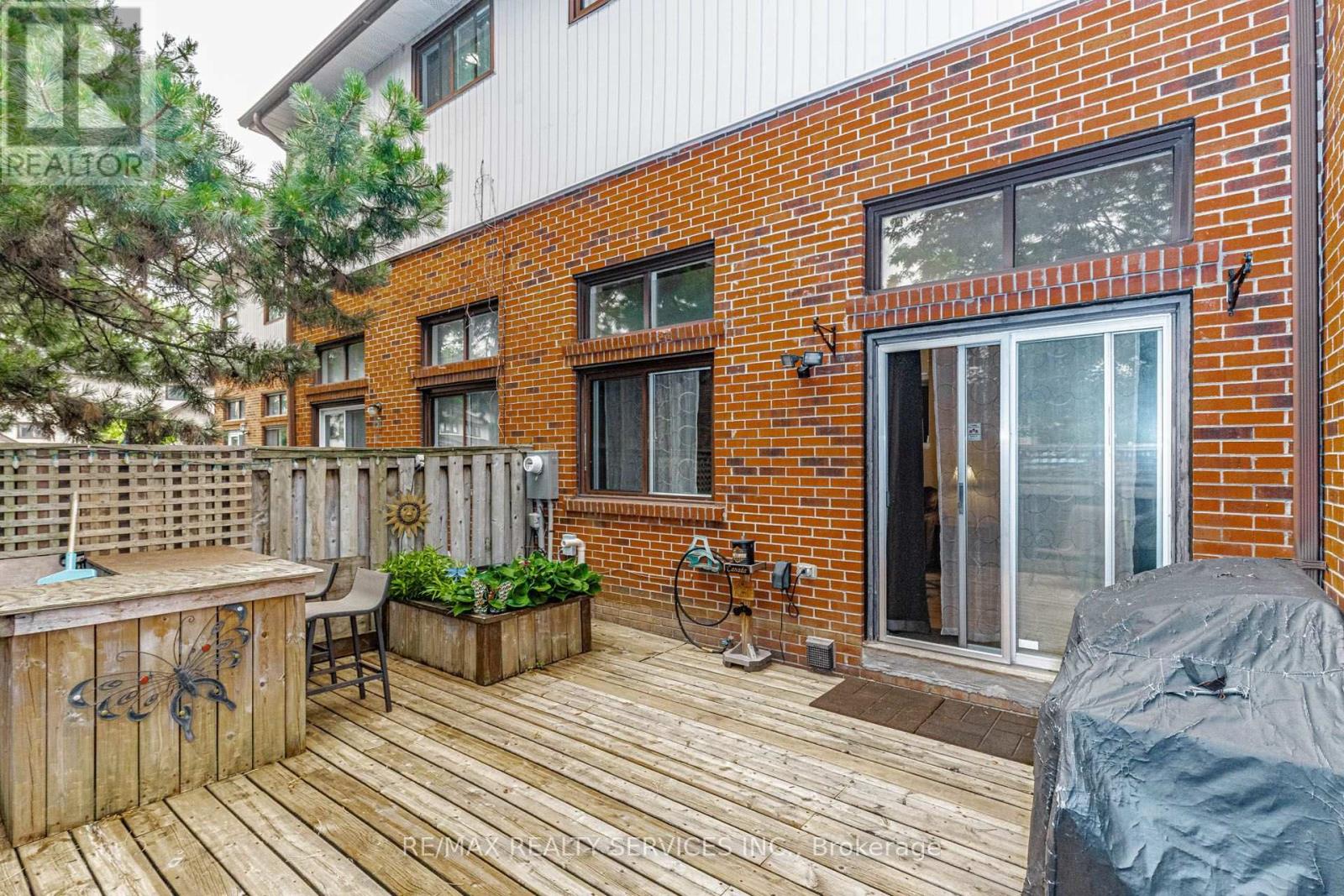 47 DAWSON CRESCENT - 30