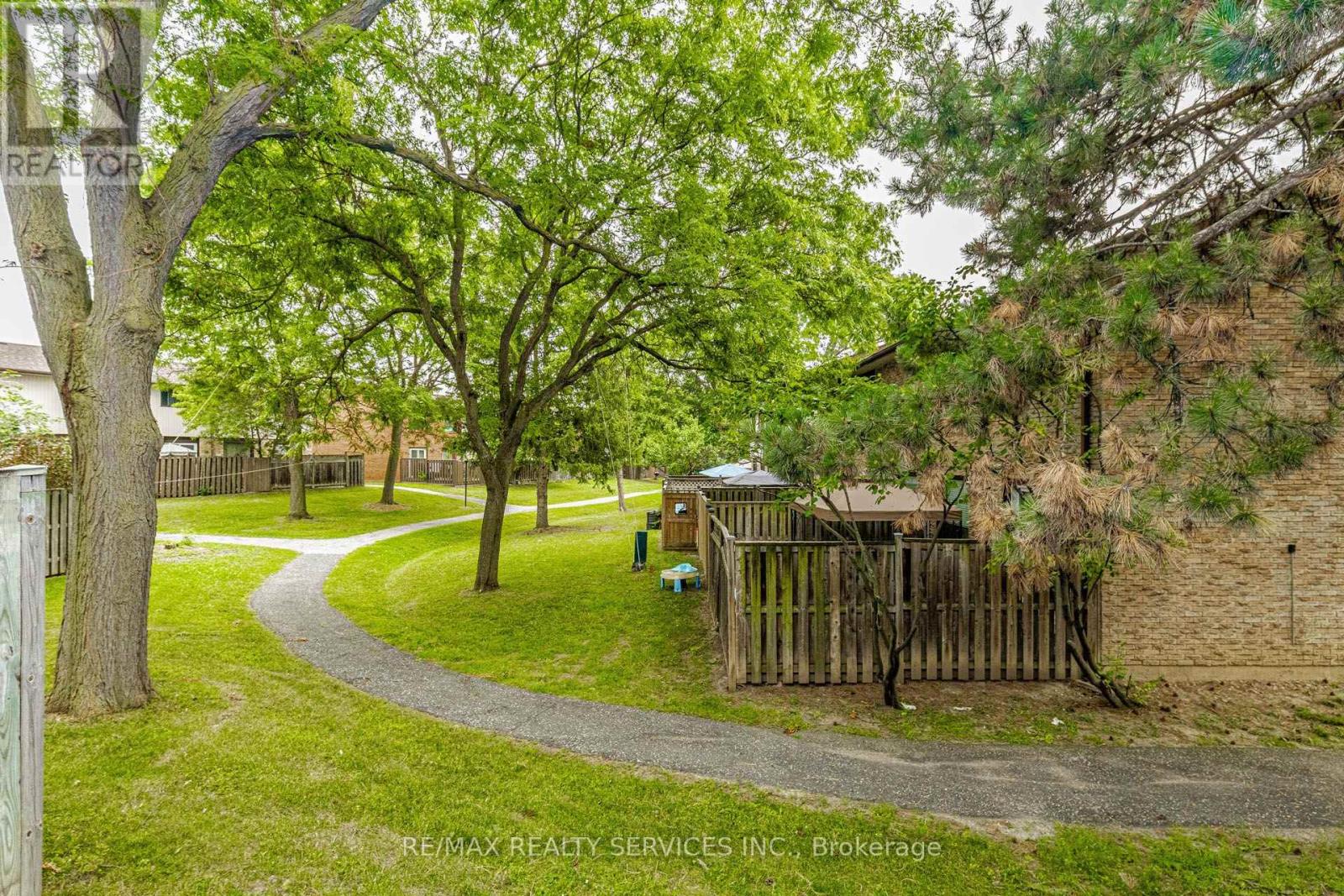 47 DAWSON CRESCENT - 31