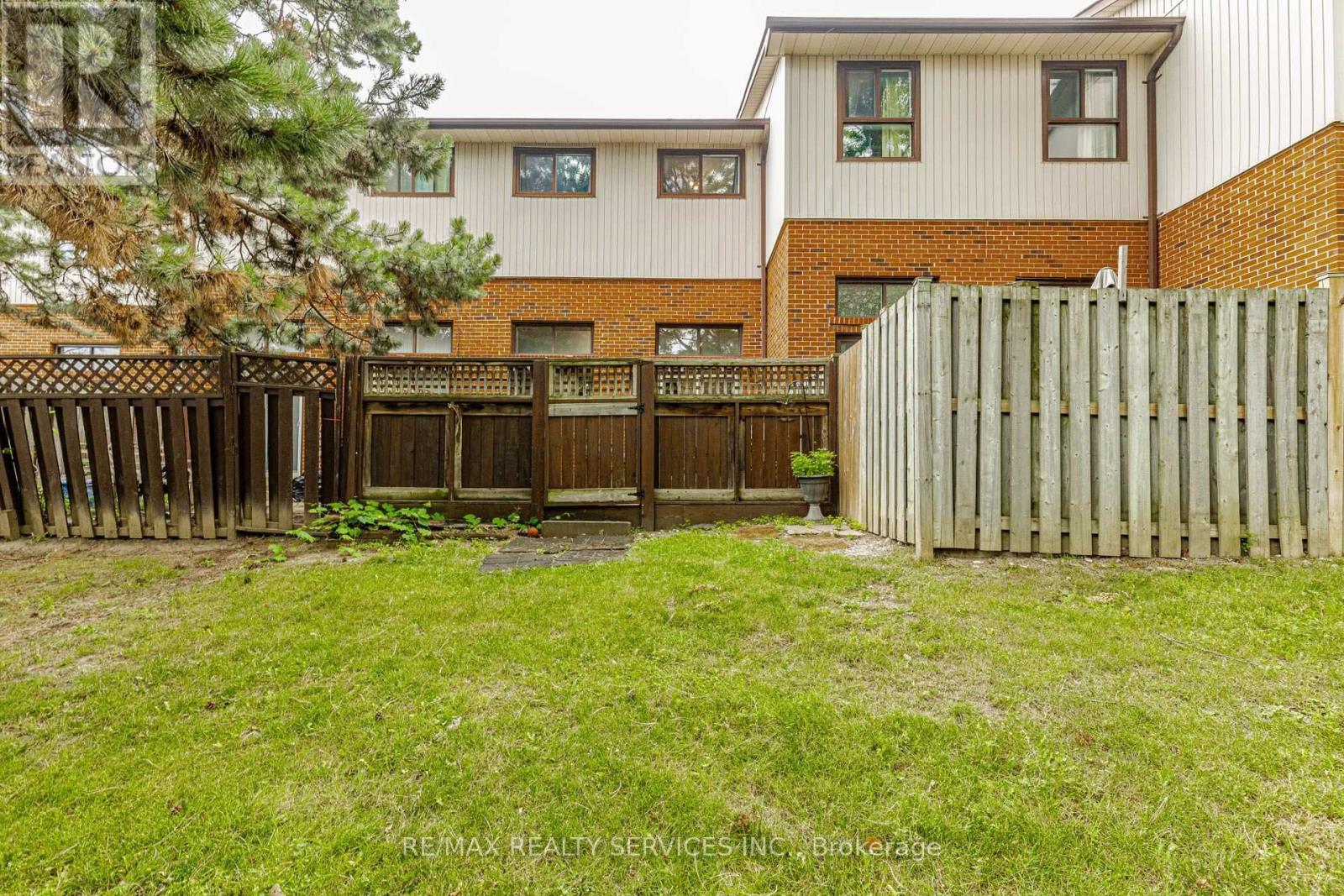 47 DAWSON CRESCENT - 32