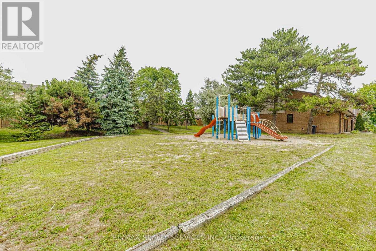 47 DAWSON CRESCENT - 34