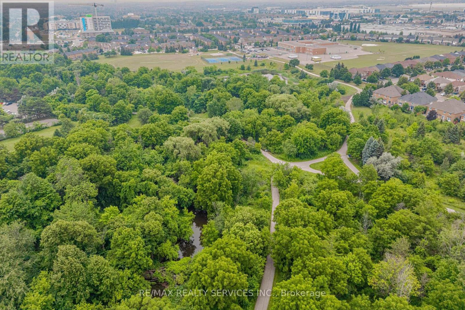 47 DAWSON CRESCENT - 38