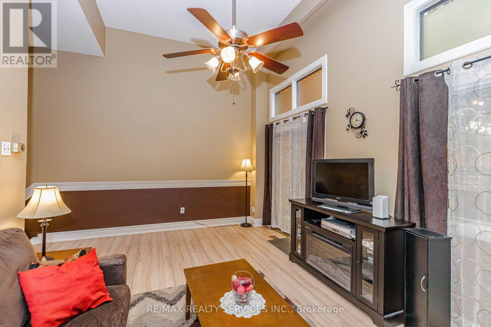 47 DAWSON CRESCENT - 9