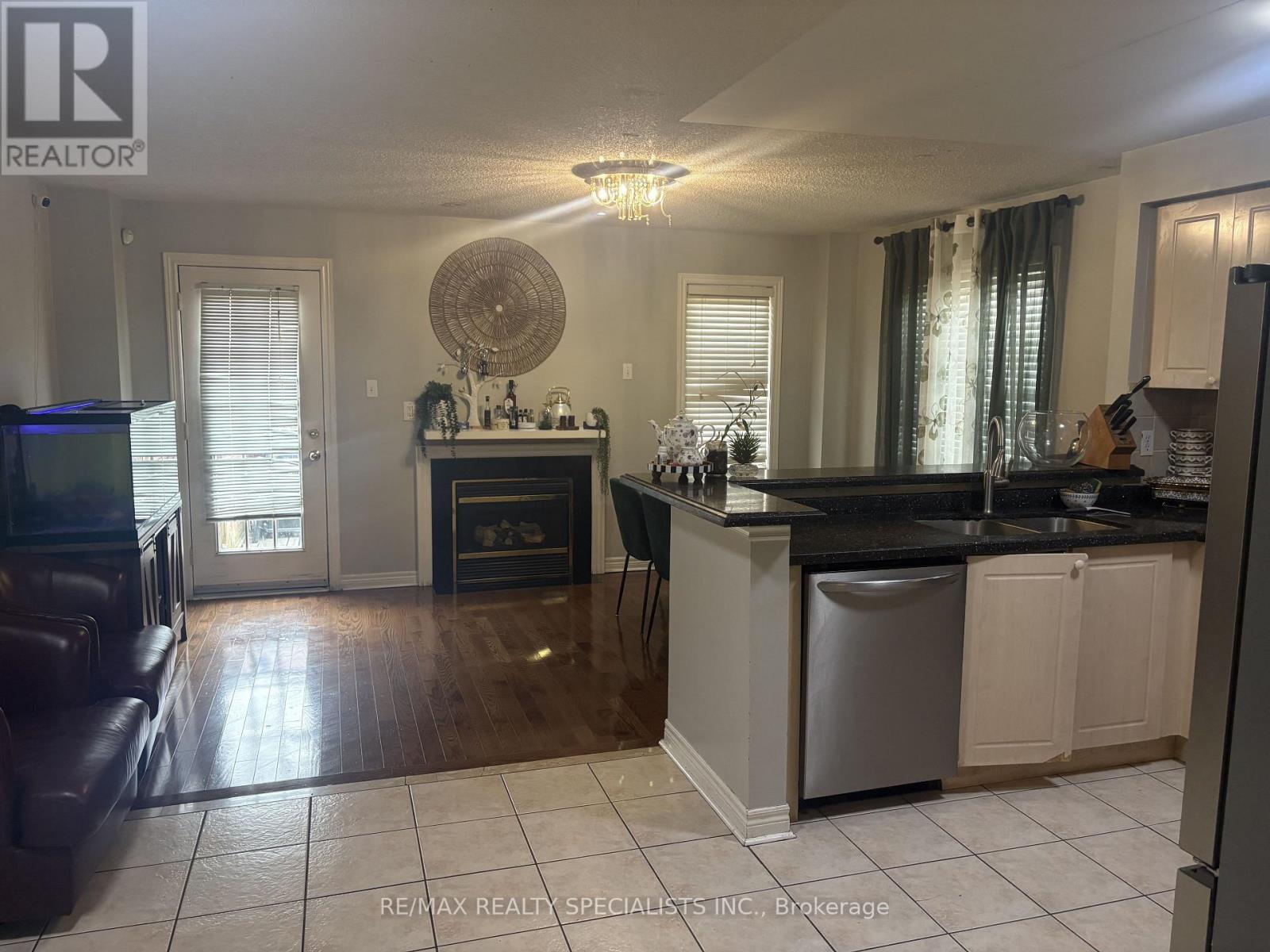 3137 BENTLEY DRIVE - 21