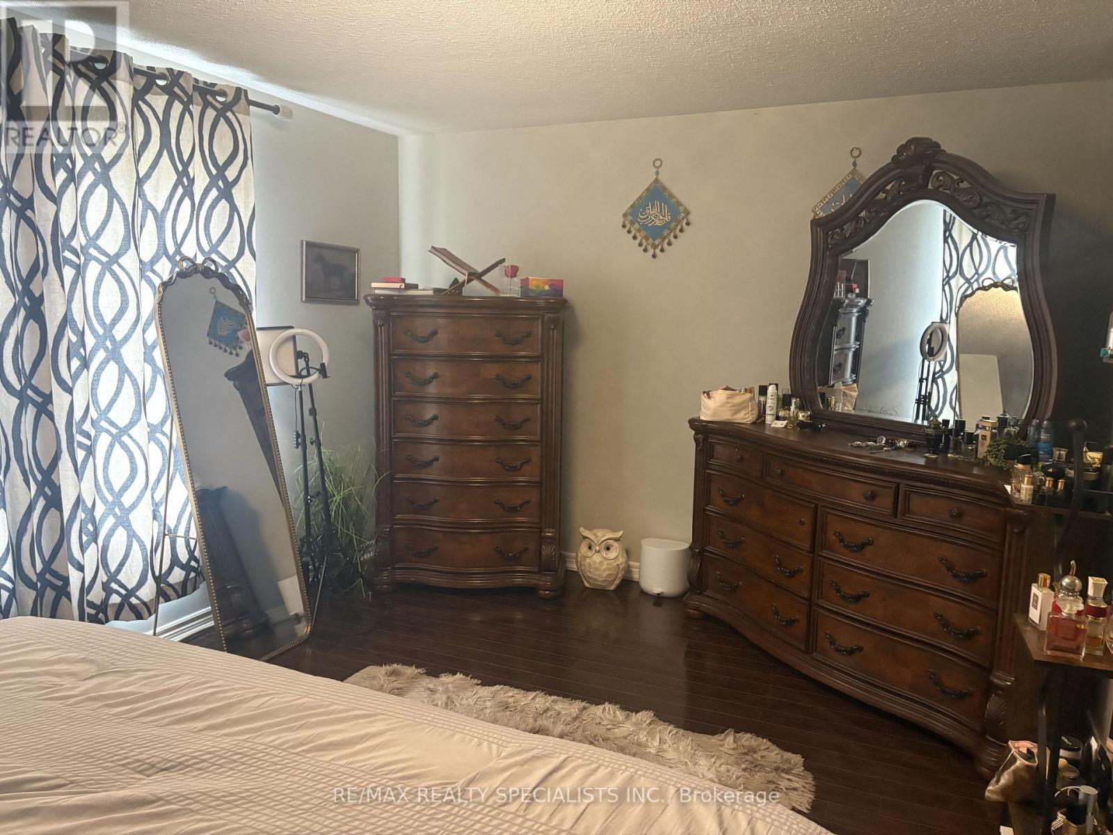 3137 BENTLEY DRIVE - 32