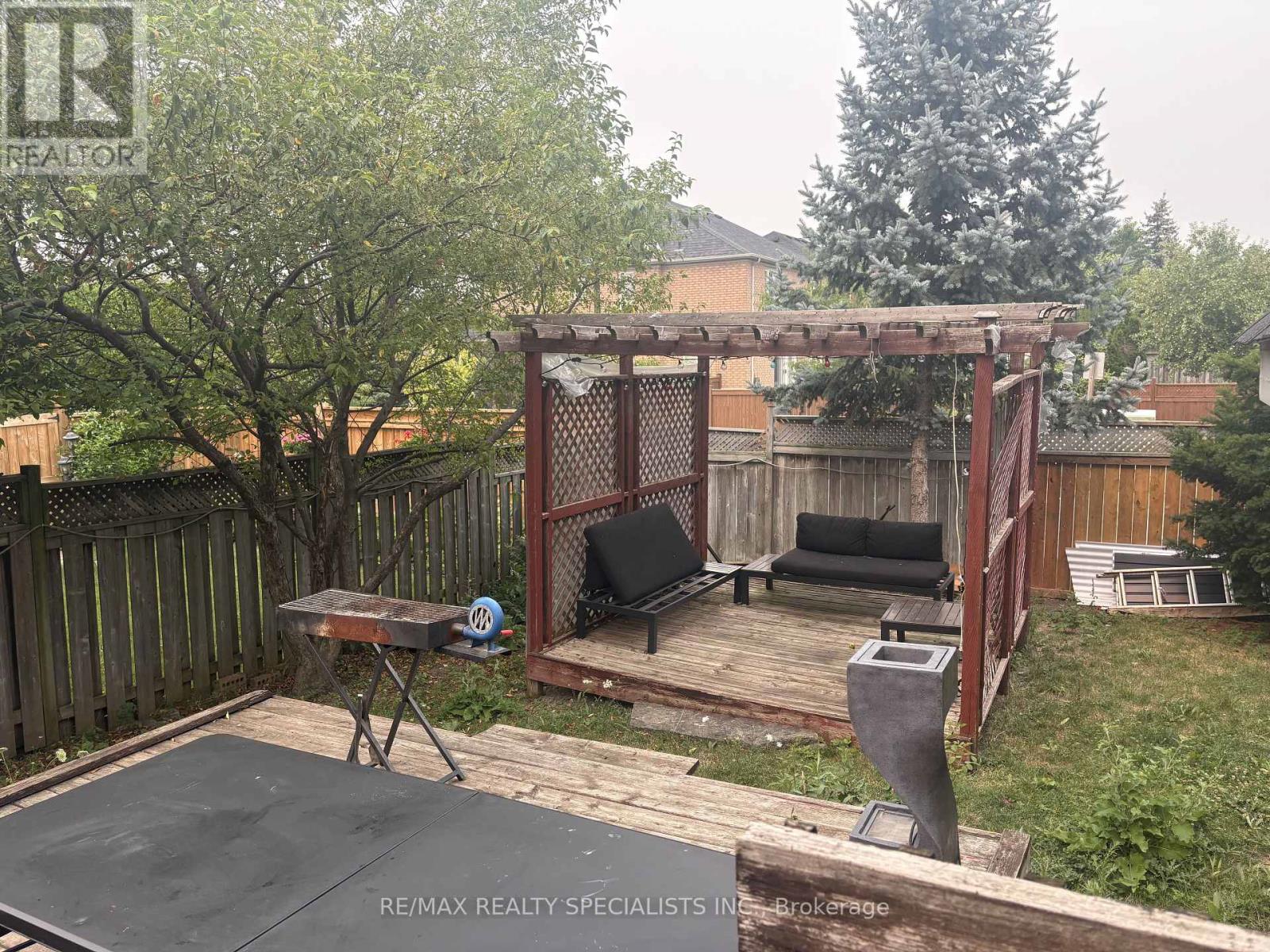 3137 BENTLEY DRIVE - 33