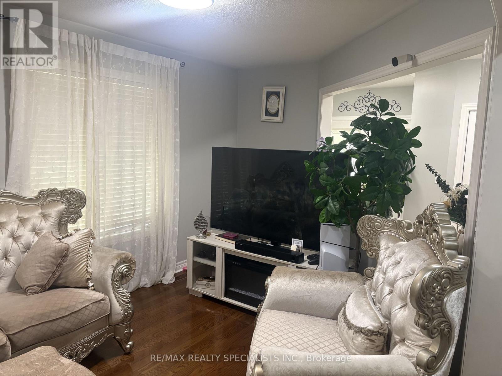 3137 BENTLEY DRIVE - 6