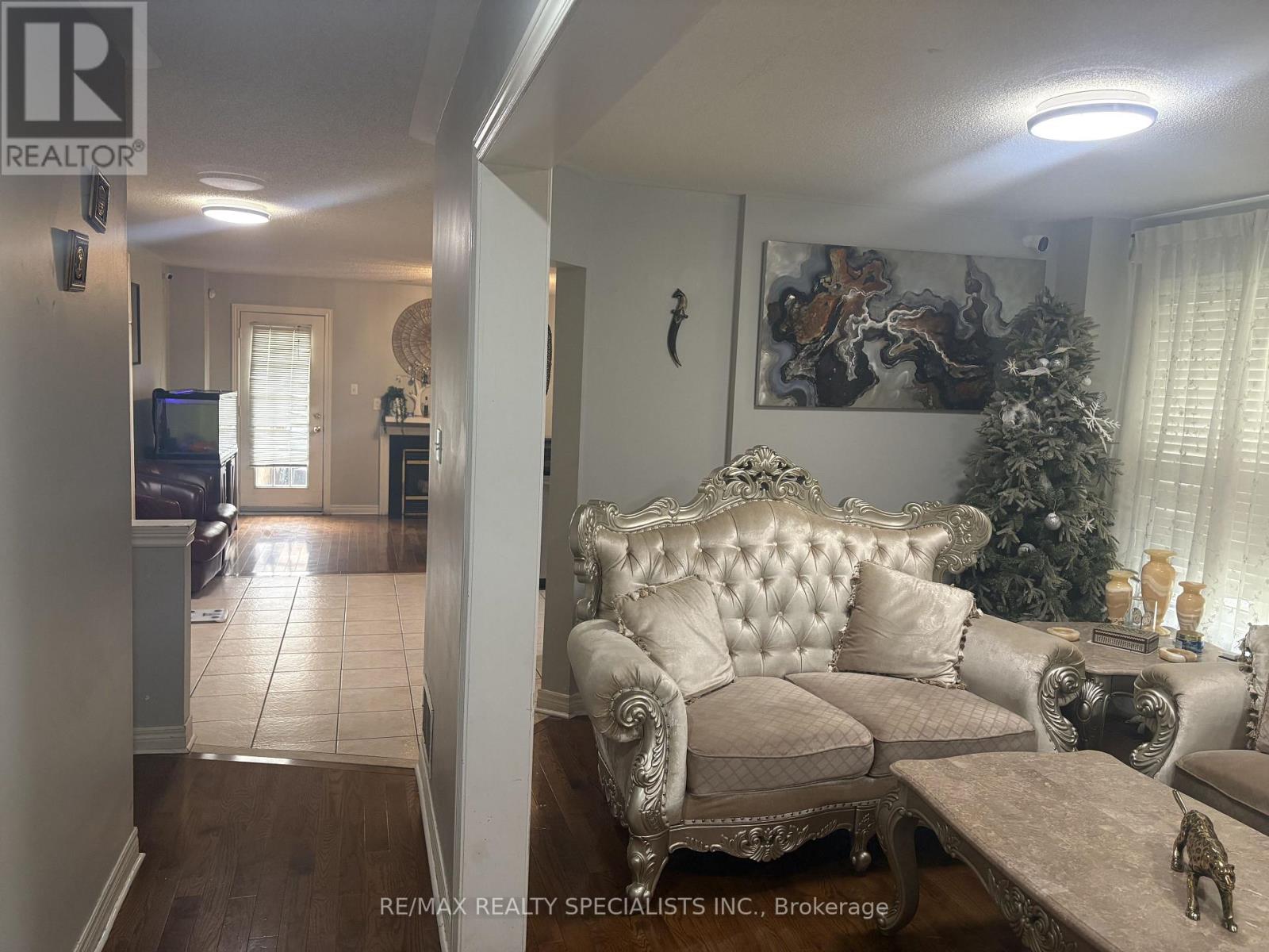 3137 BENTLEY DRIVE - 8