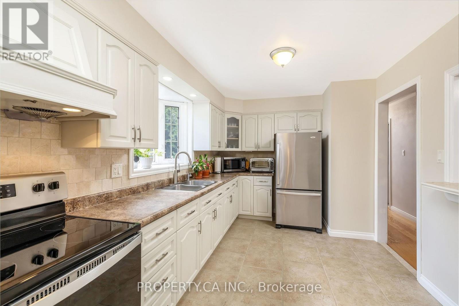 30 GOLDEN ROAD - Image 11