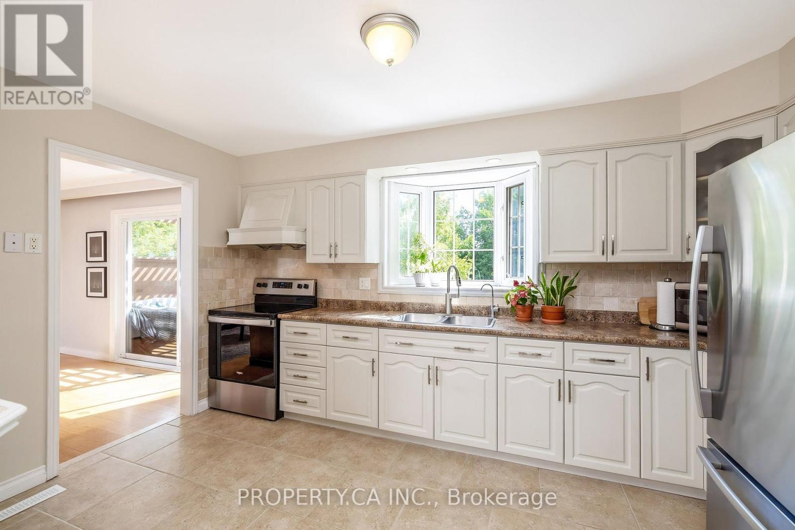 30 GOLDEN ROAD - Image 12