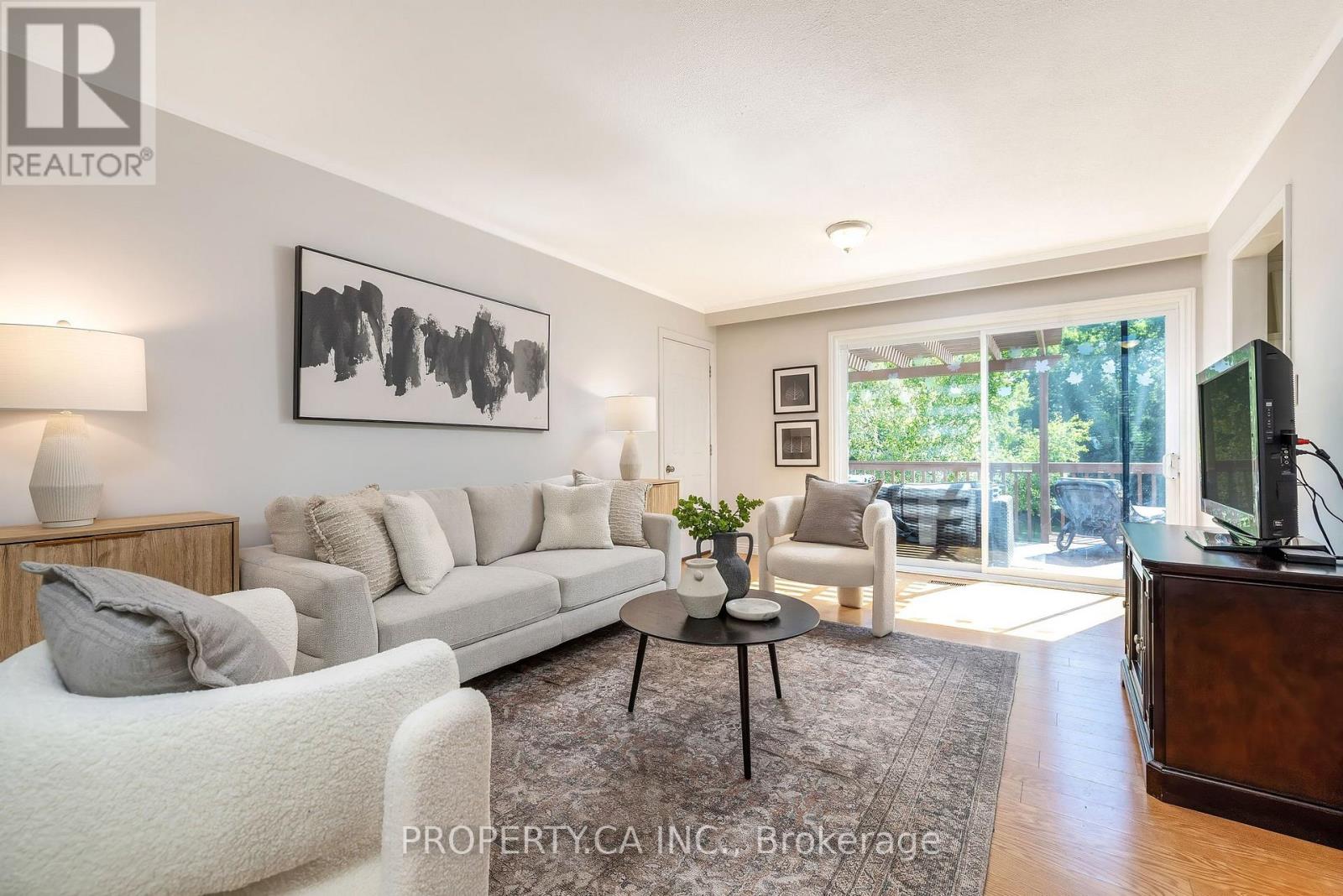 30 GOLDEN ROAD - Image 7
