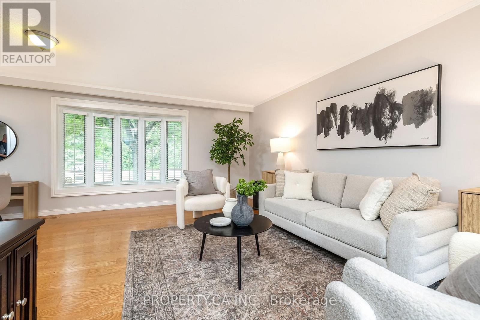 30 GOLDEN ROAD - Image 8