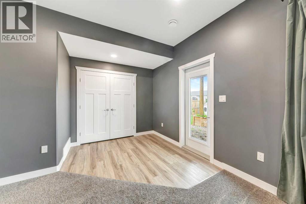 1316 47 Avenue Close - 28