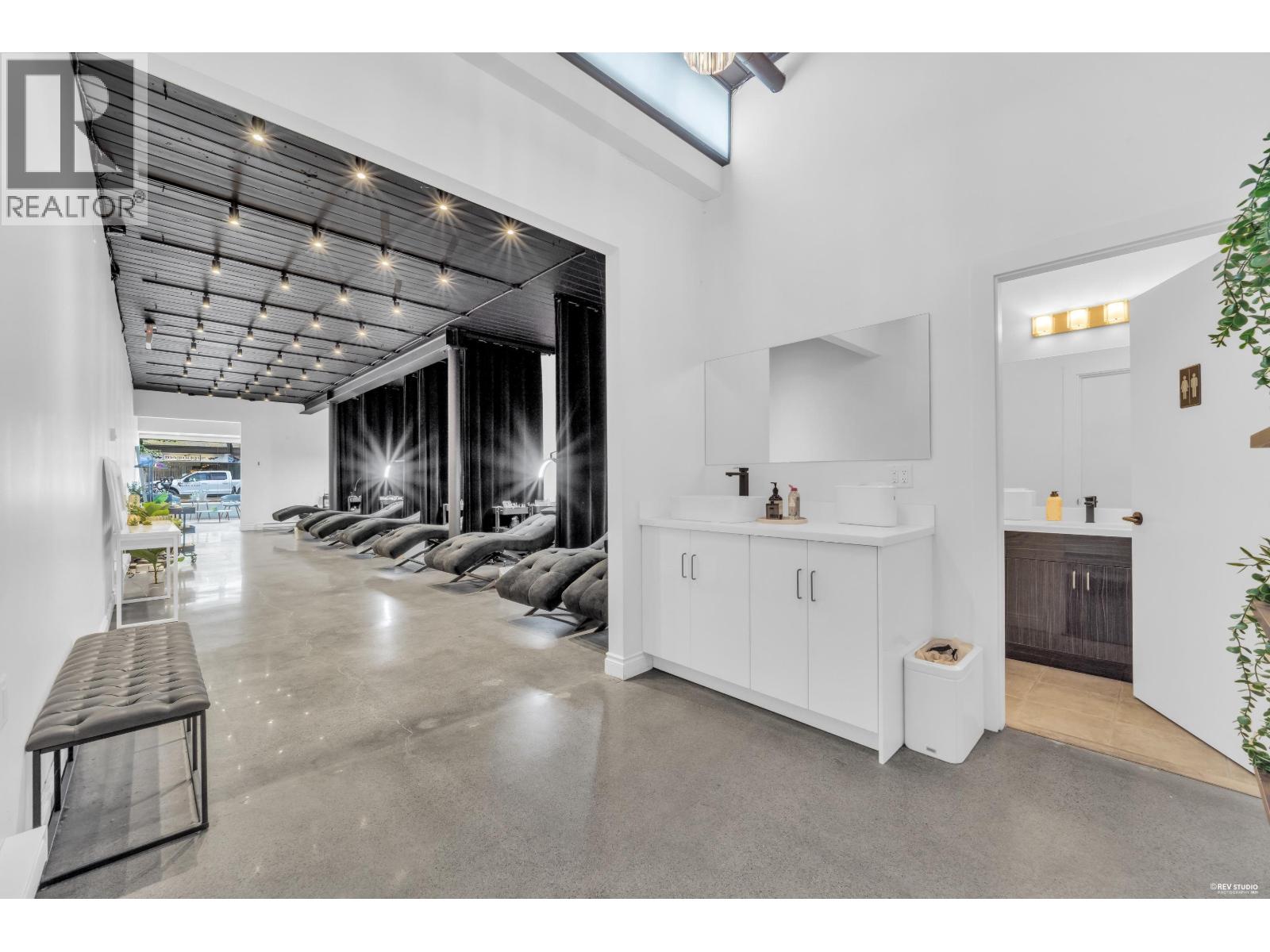 3261 W BROADWAY STREET, Vancouver — photo 2